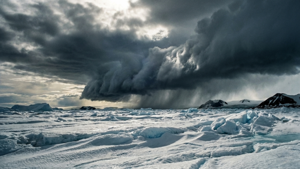 Paisagem gélida da Antártida simbolizando as consequências difíceis e o poder das escolhas.